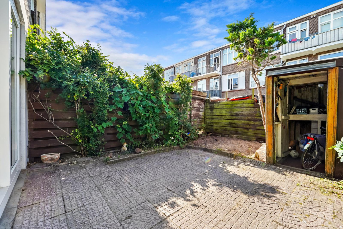 Tussenwoning te koop: Loenensestraat 102, 'S-Gravenhage