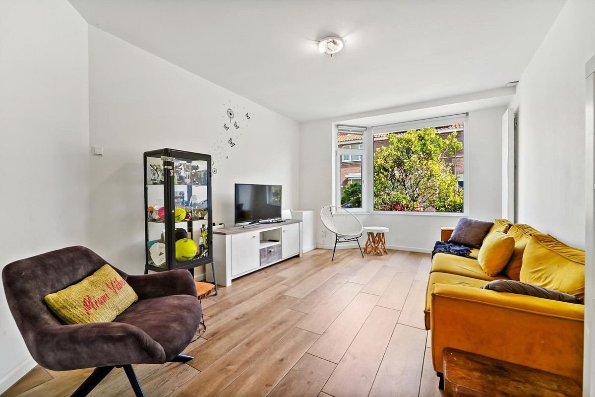 Tussenwoning te koop: Loenensestraat 102, 'S-Gravenhage