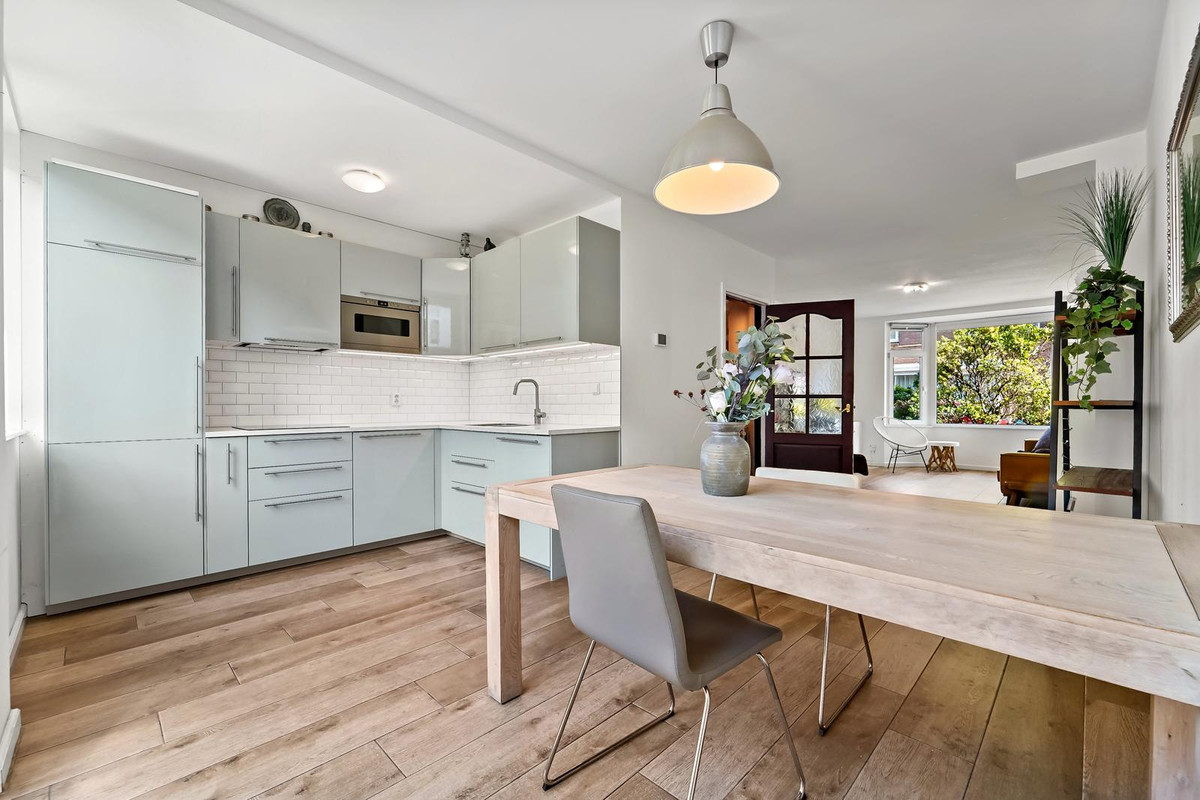 Tussenwoning te koop: Loenensestraat 102, 'S-Gravenhage
