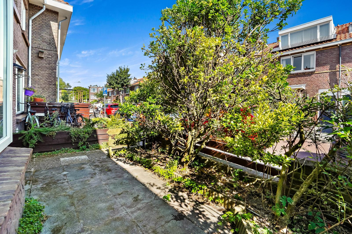 Tussenwoning te koop: Loenensestraat 102, 'S-Gravenhage