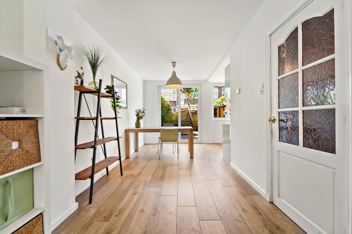 Tussenwoning te koop: Loenensestraat 102, 'S-Gravenhage