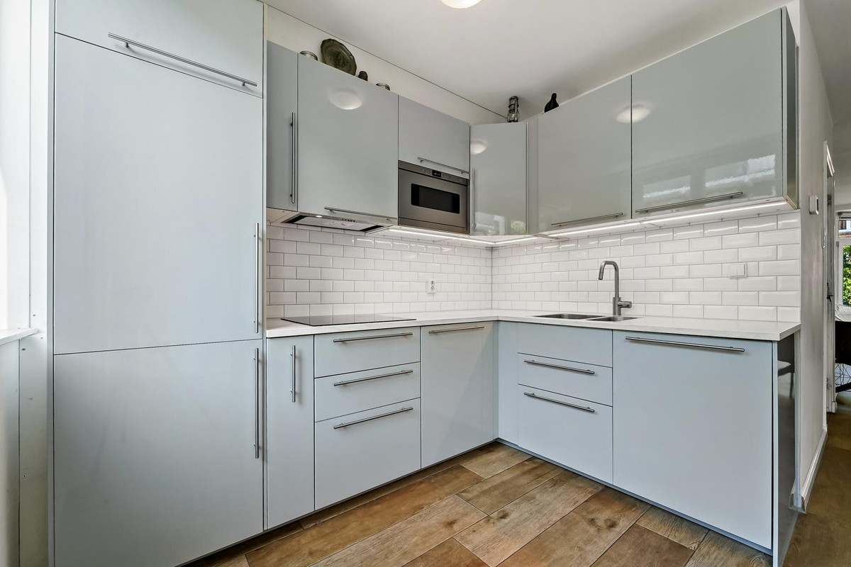 Tussenwoning te koop: Loenensestraat 102, 'S-Gravenhage