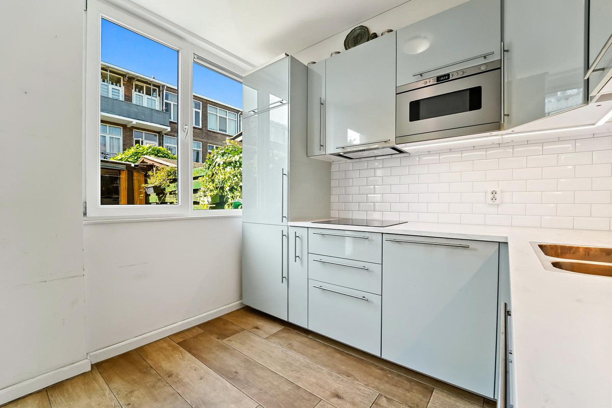 Tussenwoning te koop: Loenensestraat 102, 'S-Gravenhage