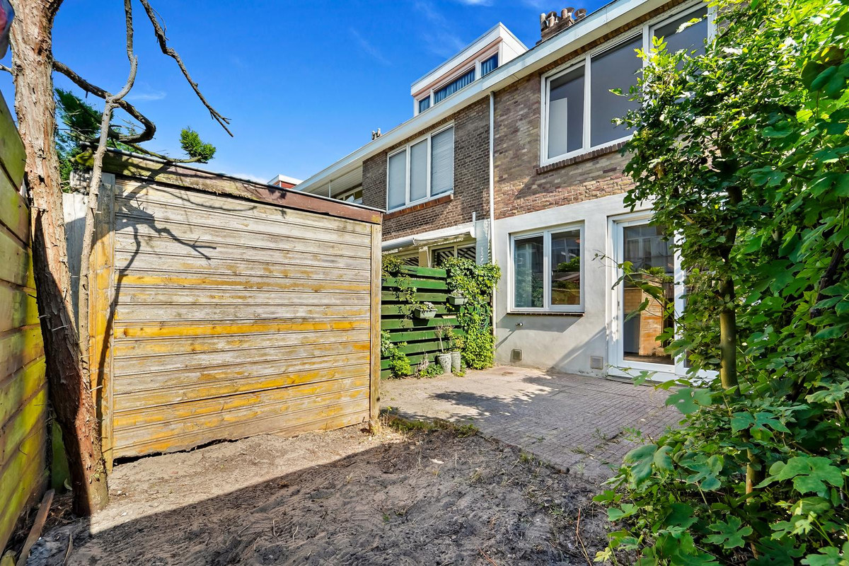 Tussenwoning te koop: Loenensestraat 102, 'S-Gravenhage