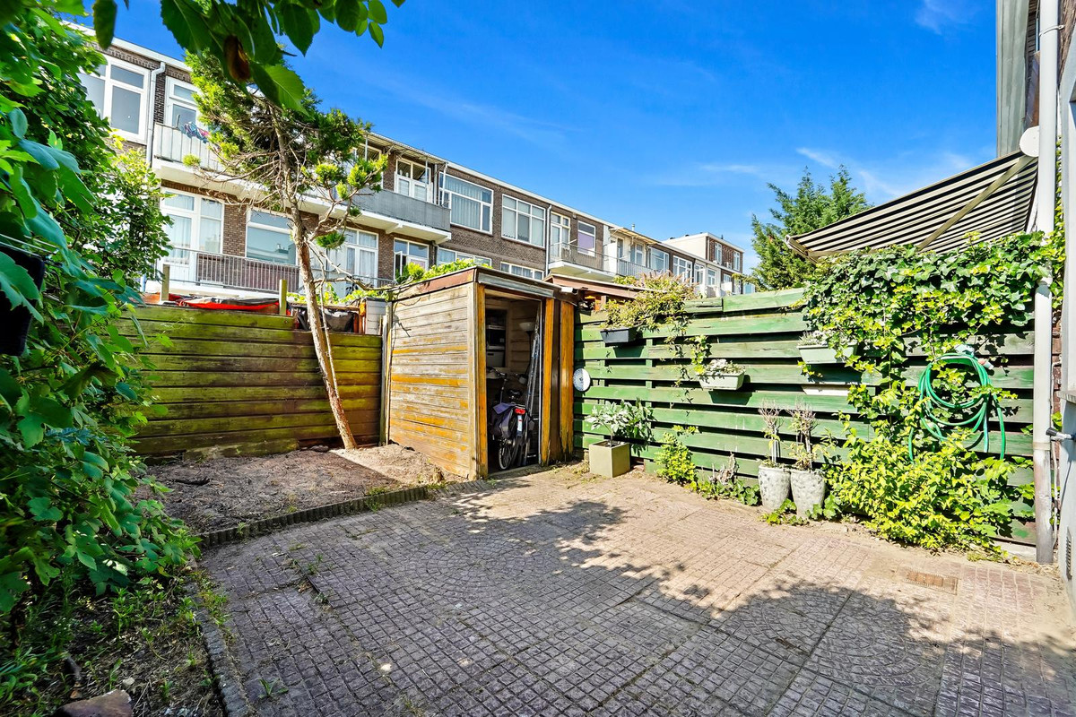 Tussenwoning te koop: Loenensestraat 102, 'S-Gravenhage