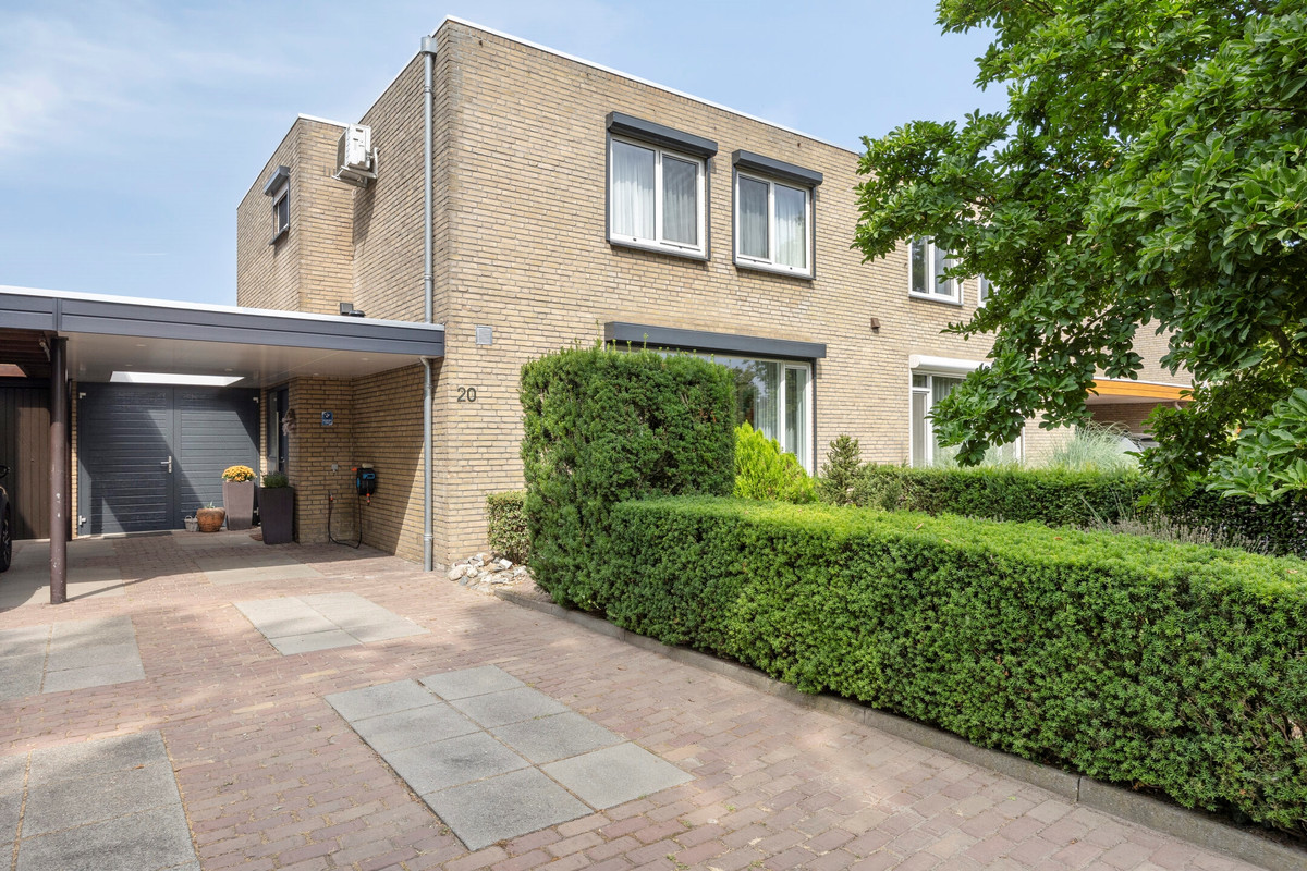 Tussenwoning te koop: Deken van der Cammenweg 20, Heesch