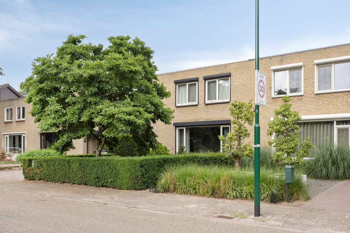 Tussenwoning te koop: Deken van der Cammenweg 20, Heesch
