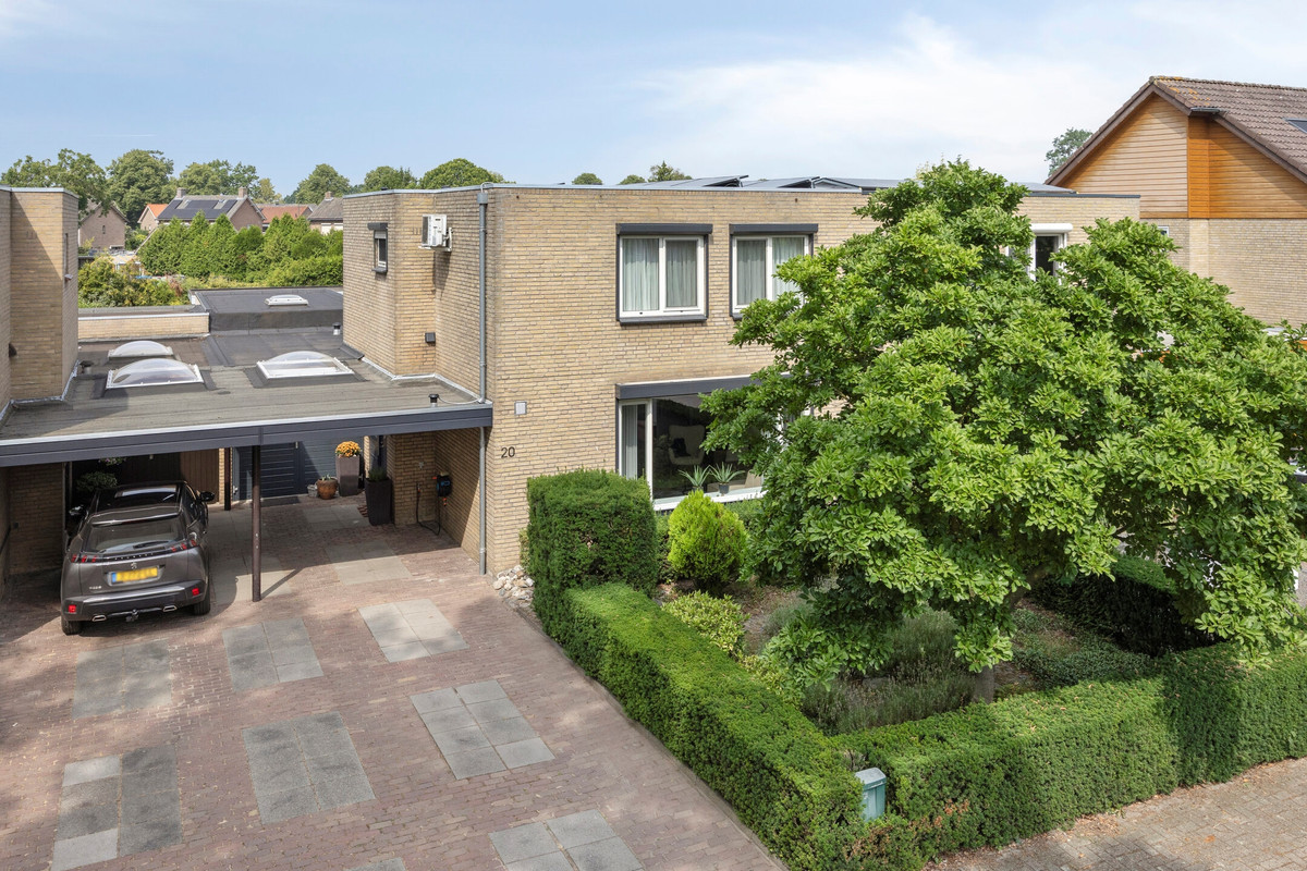 Tussenwoning te koop: Deken van der Cammenweg 20, Heesch