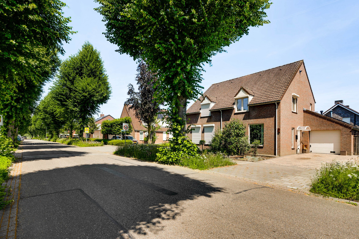 Twee-onder-één-kap te koop: Moostdijk 2, Ospel