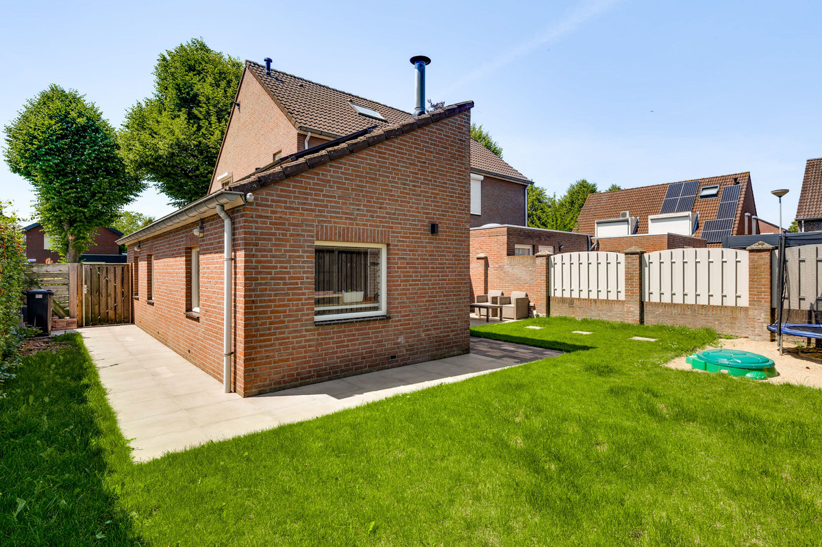 Twee-onder-één-kap te koop: Moostdijk 2, Ospel
