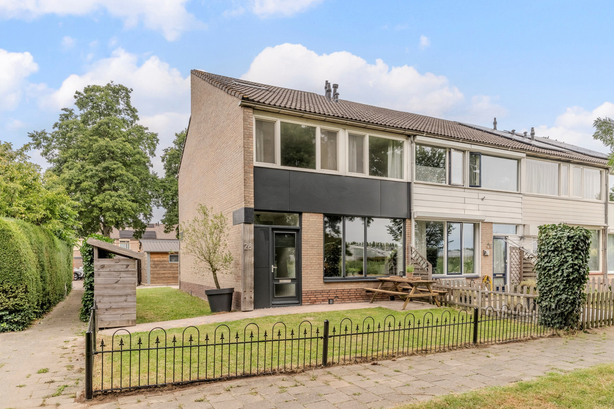 Hoekwoning te koop: Korenschoof 28, Giessen