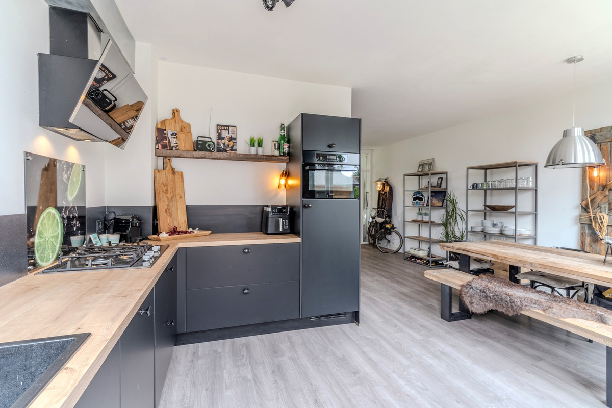 Hoekwoning te koop: Korenschoof 28, Giessen
