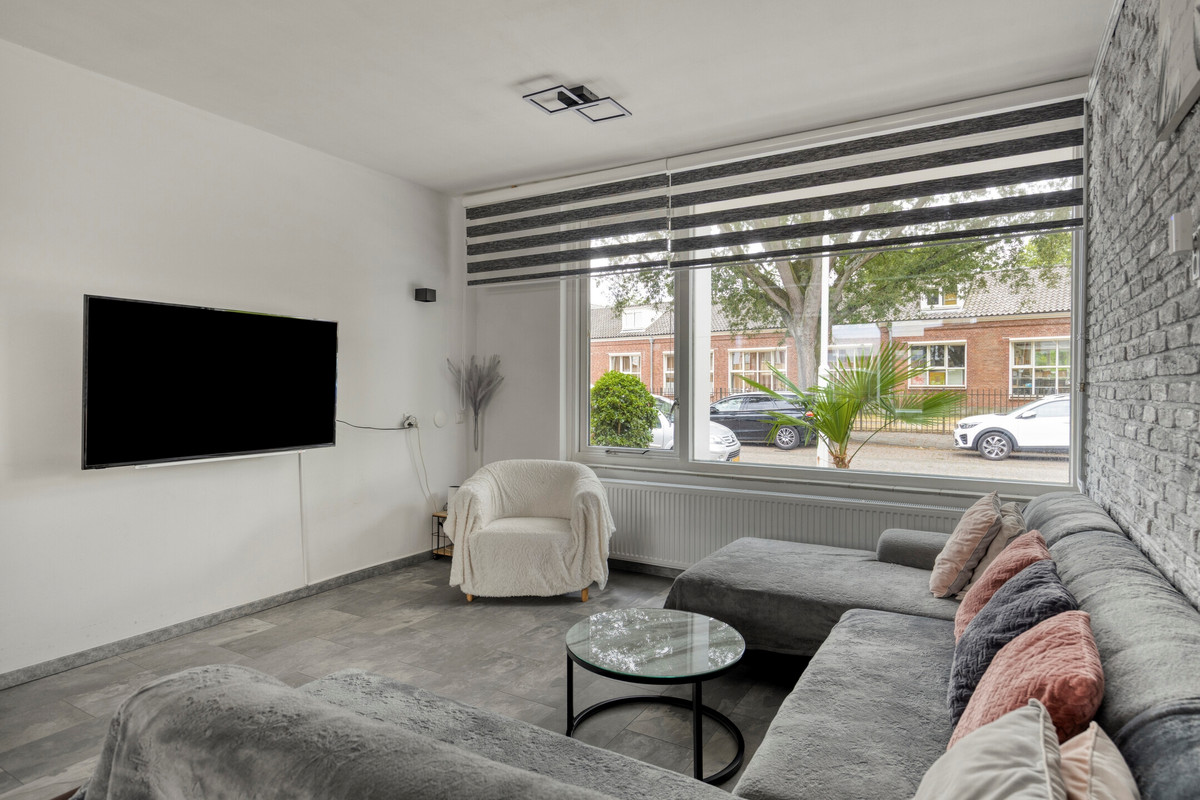 Tussenwoning te koop: Maaslaan 27, Bergen Op Zoom