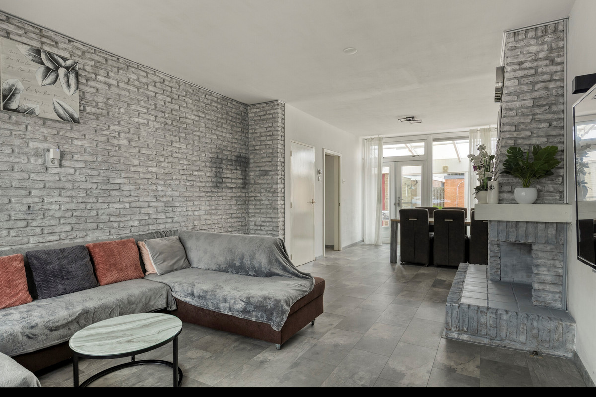 Tussenwoning te koop: Maaslaan 27, Bergen Op Zoom