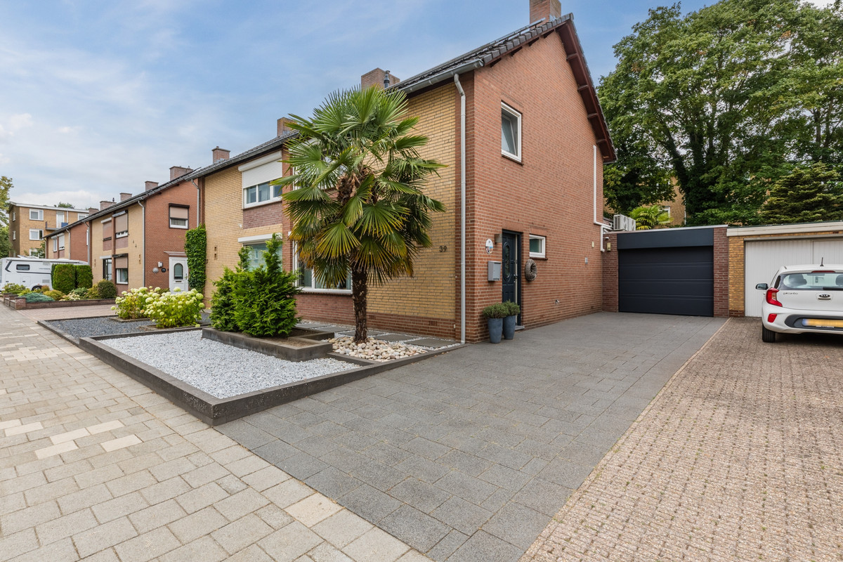 Tussenwoning te koop: Begoniastraat 39, Echt