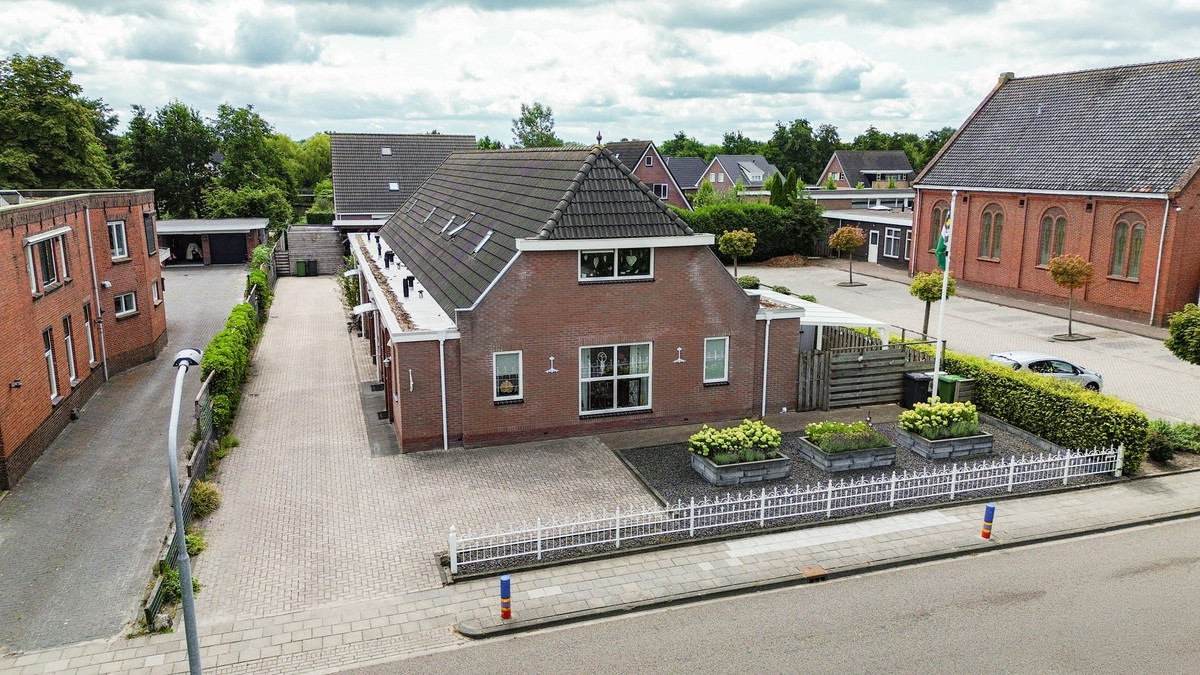 Tussenwoning te koop: Oosterweg 53, De Wilp