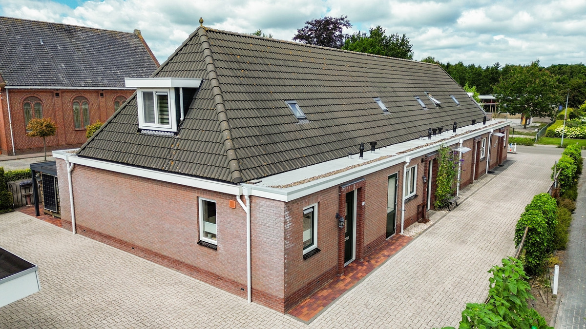 Tussenwoning te koop: Oosterweg 53, De Wilp