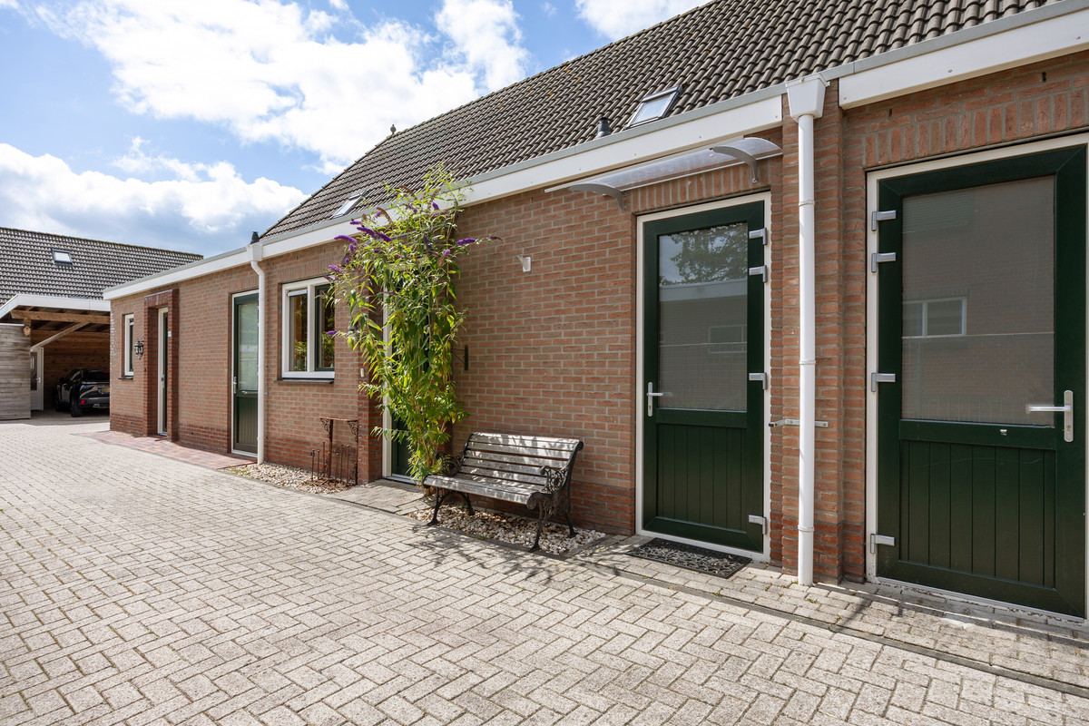 Tussenwoning te koop: Oosterweg 53, De Wilp