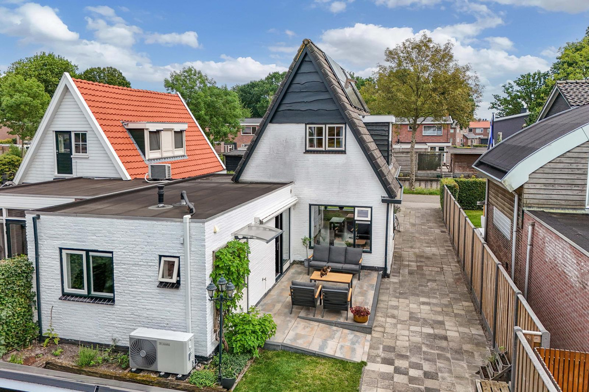 Twee-onder-één-kap te koop: van Beijma thoe Kingmaweg 9, Heerenveen