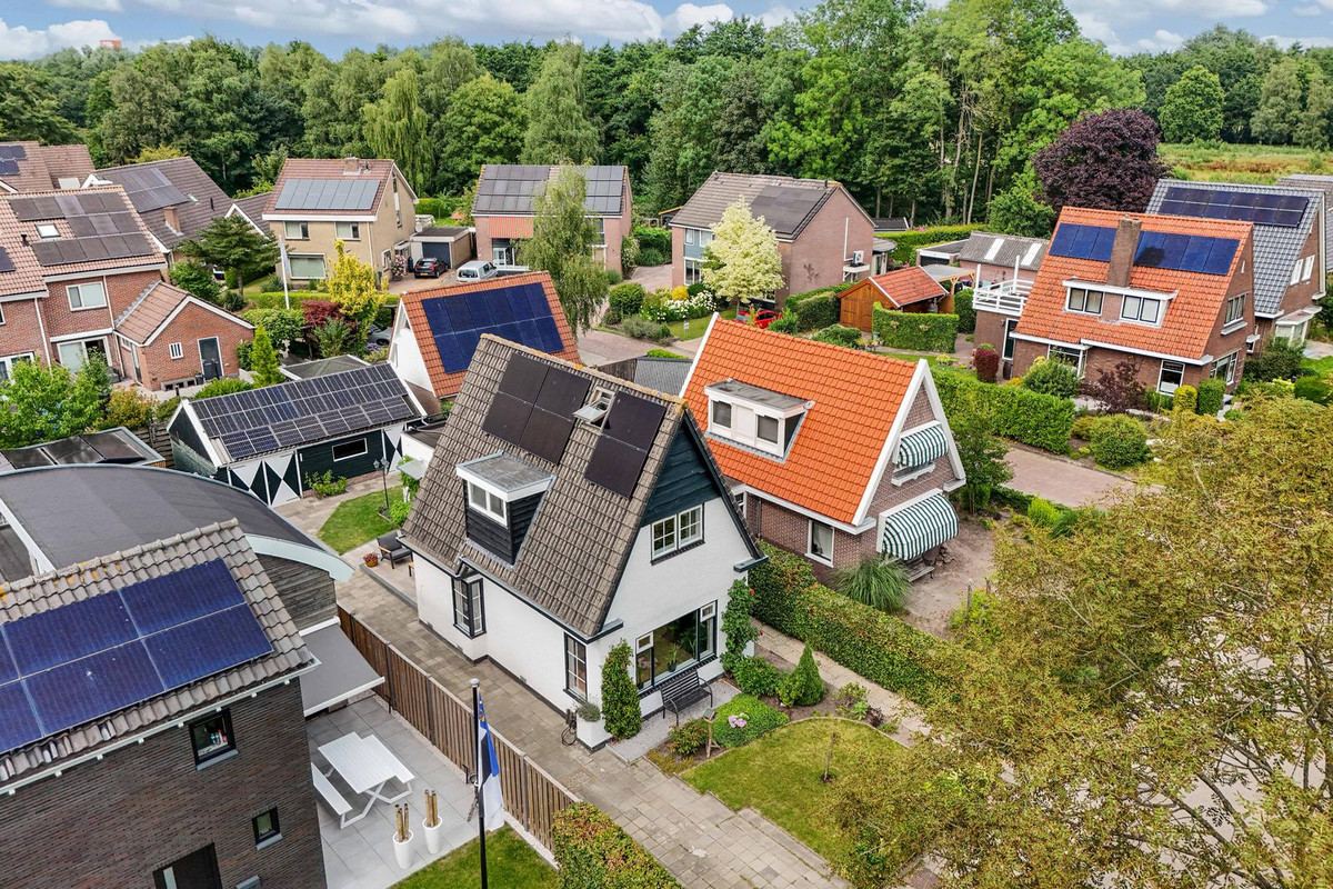 Twee-onder-één-kap te koop: van Beijma thoe Kingmaweg 9, Heerenveen