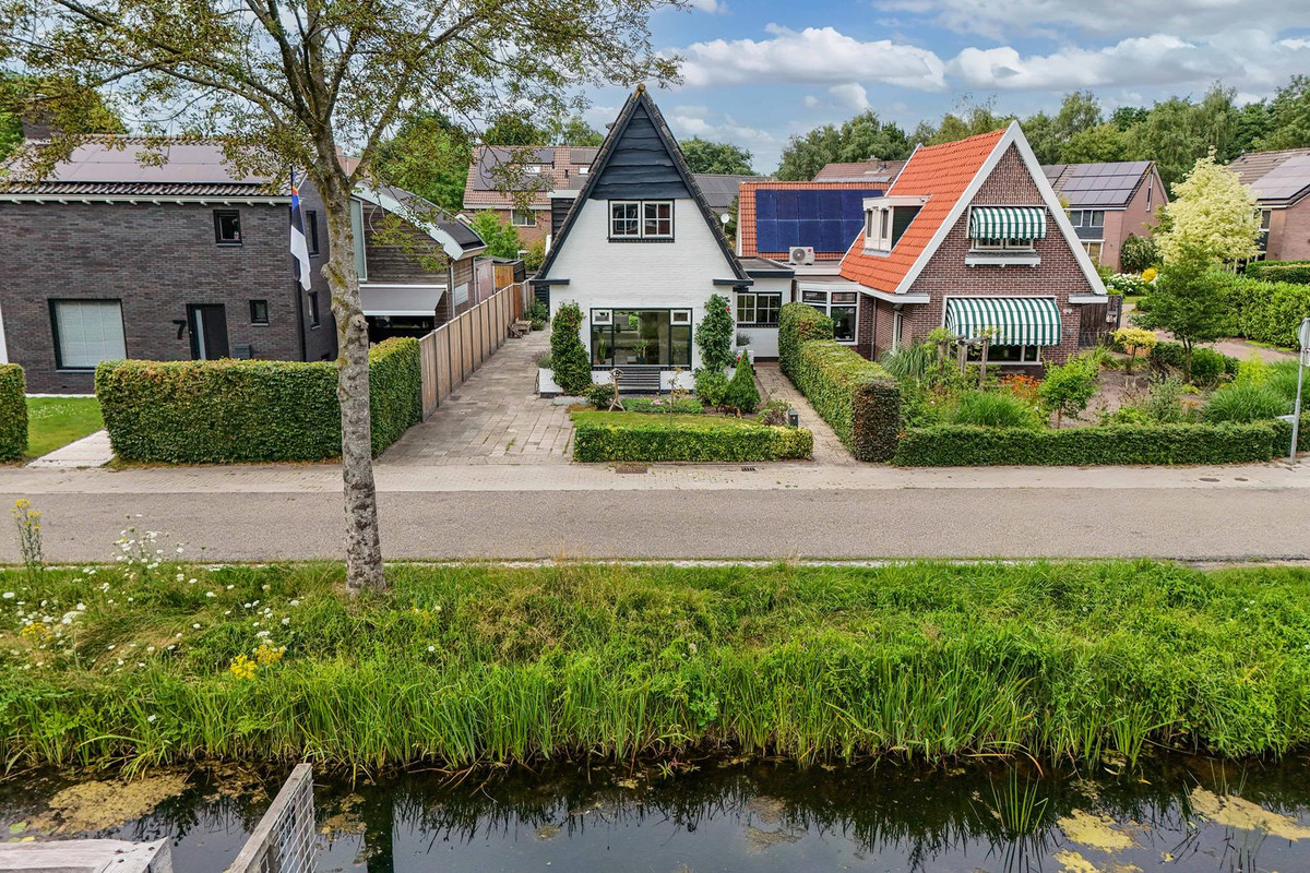 Twee-onder-één-kap te koop: van Beijma thoe Kingmaweg 9, Heerenveen