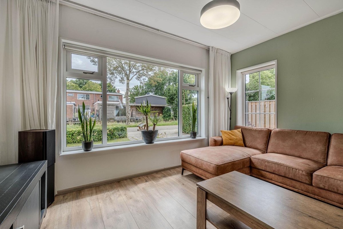 Twee-onder-één-kap te koop: van Beijma thoe Kingmaweg 9, Heerenveen