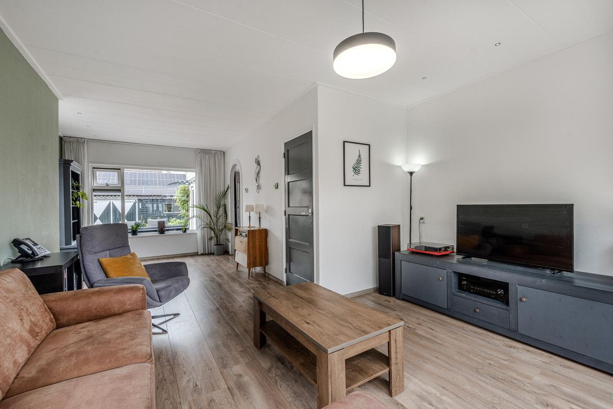 Twee-onder-één-kap te koop: van Beijma thoe Kingmaweg 9, Heerenveen