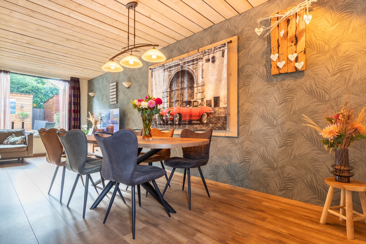 Tussenwoning te koop: Burgemeester Vostersstraat 61, Oude Wetering