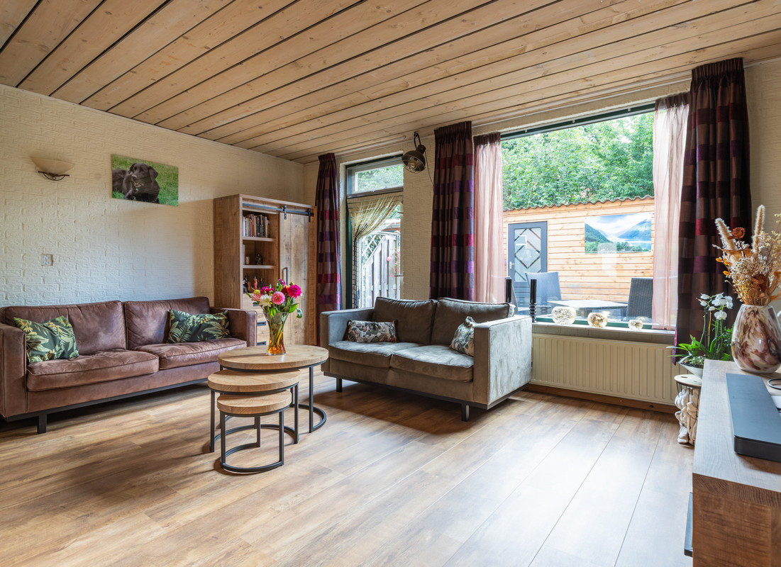 Tussenwoning te koop: Burgemeester Vostersstraat 61, Oude Wetering