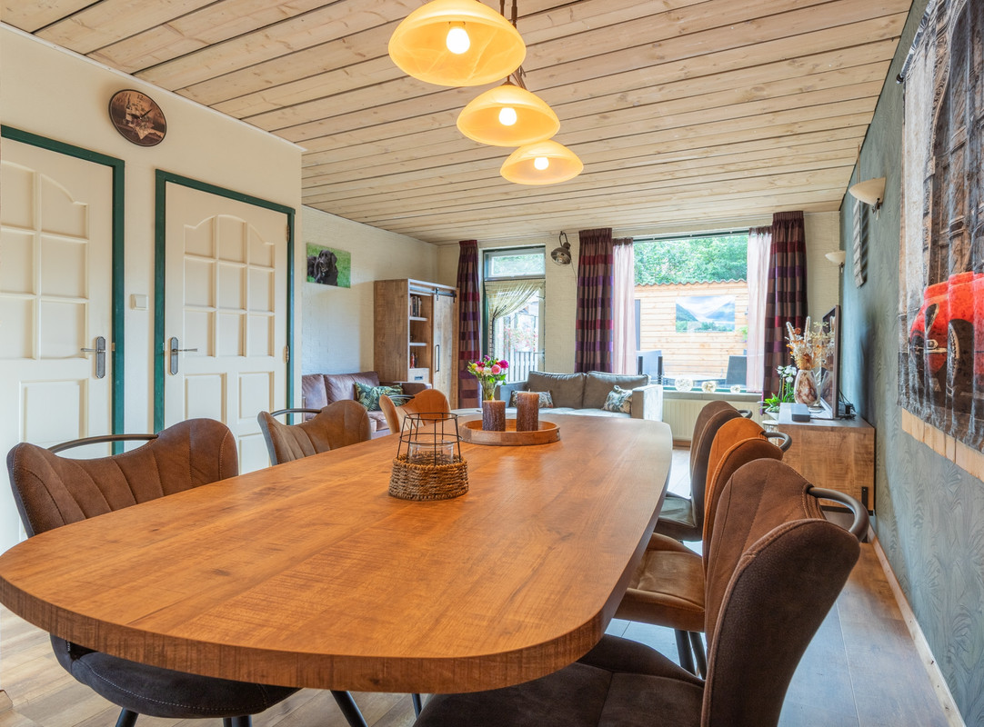 Tussenwoning te koop: Burgemeester Vostersstraat 61, Oude Wetering