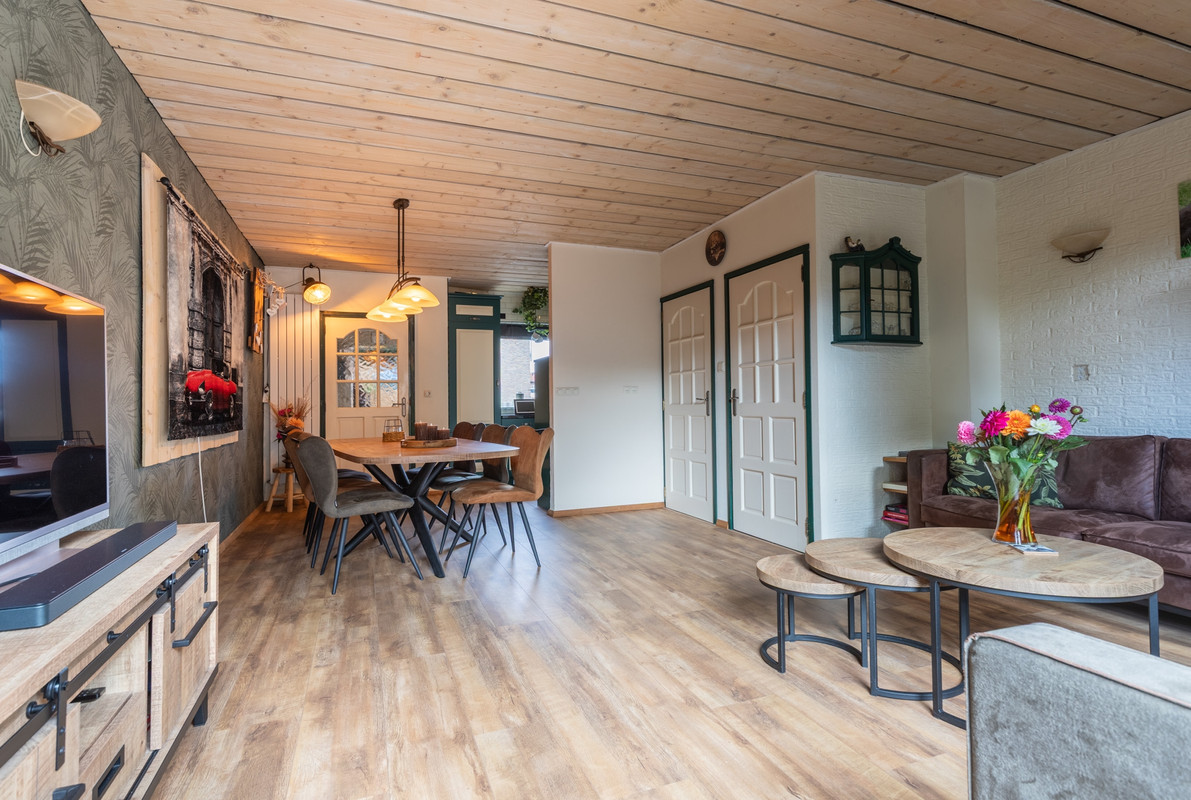 Tussenwoning te koop: Burgemeester Vostersstraat 61, Oude Wetering