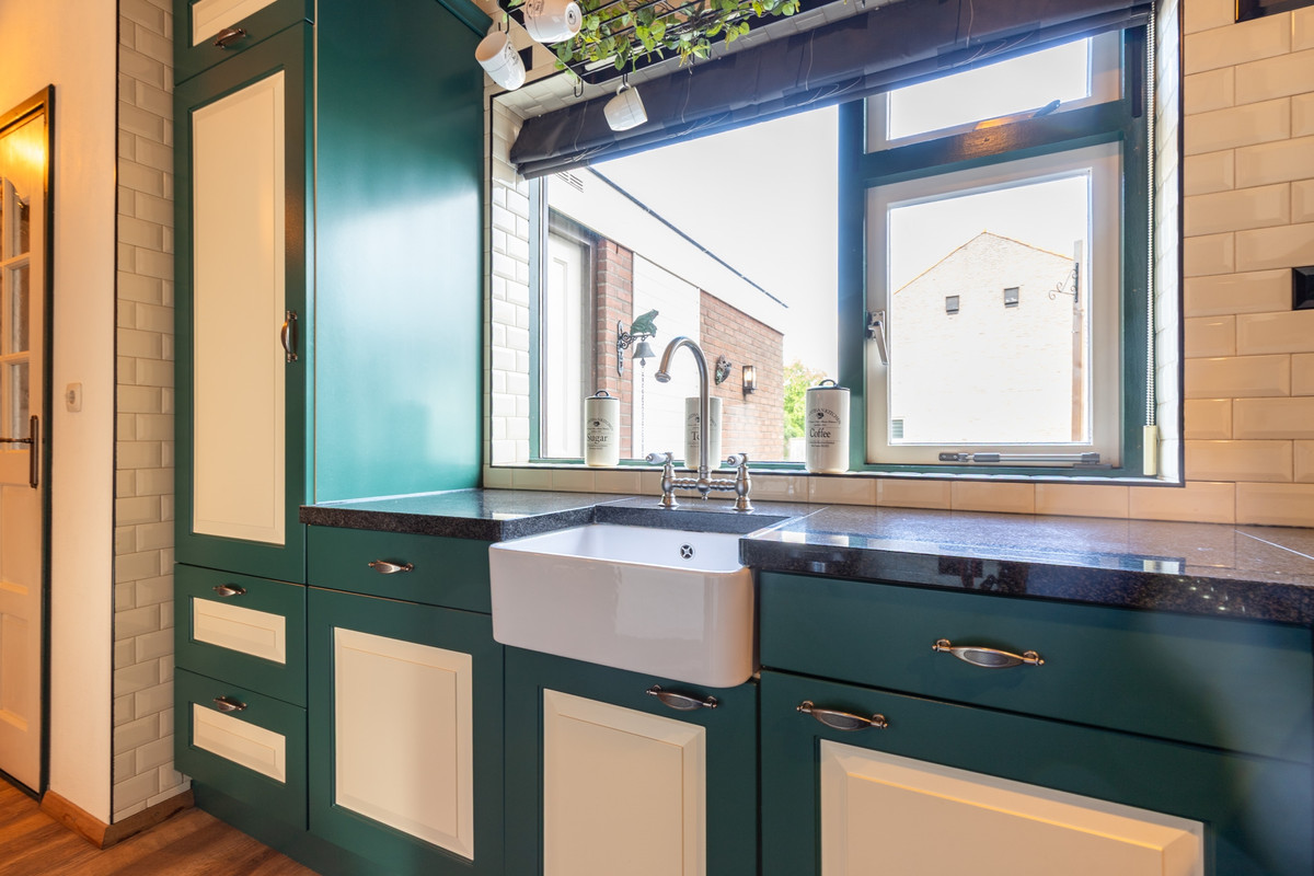 Tussenwoning te koop: Burgemeester Vostersstraat 61, Oude Wetering