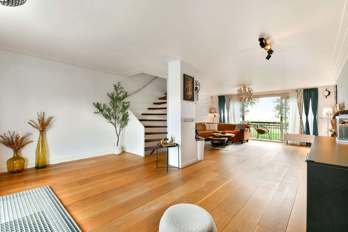 Tussenwoning te koop: Albaststraat 45, Almere