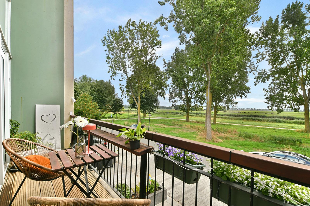 Tussenwoning te koop: Albaststraat 45, Almere