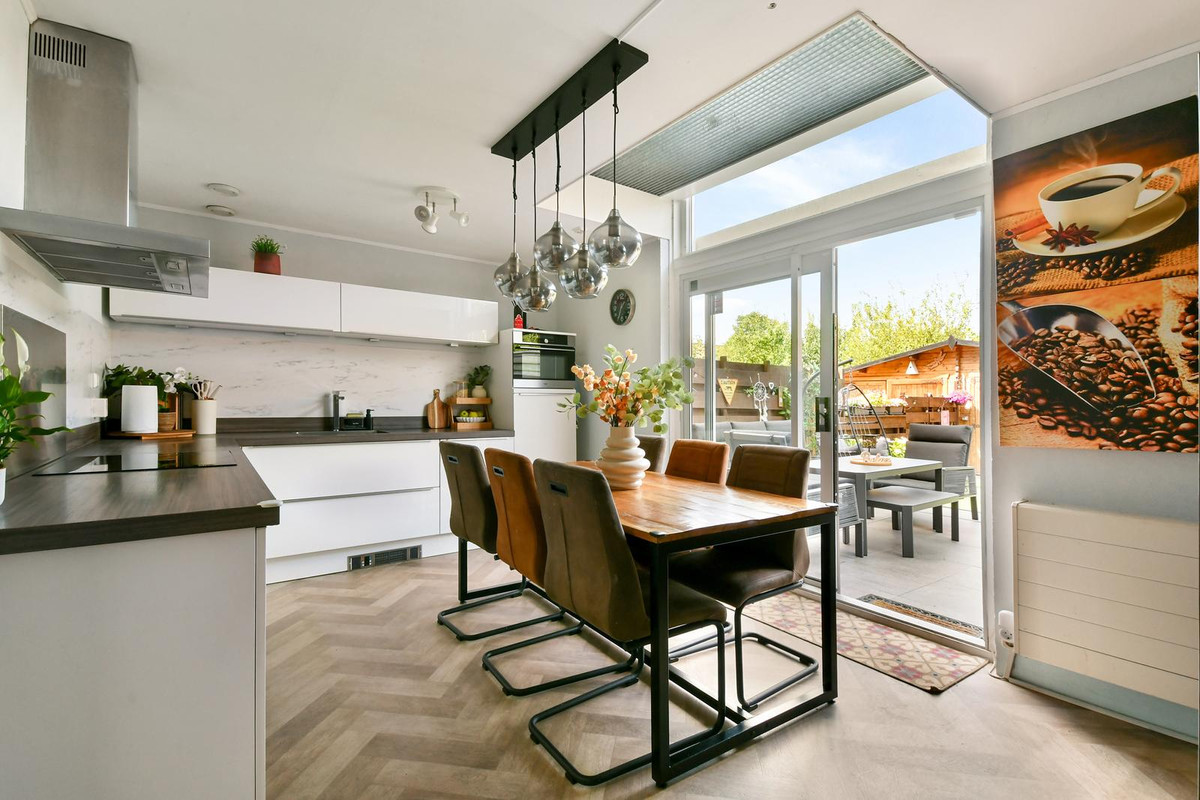Tussenwoning te koop: Albaststraat 45, Almere