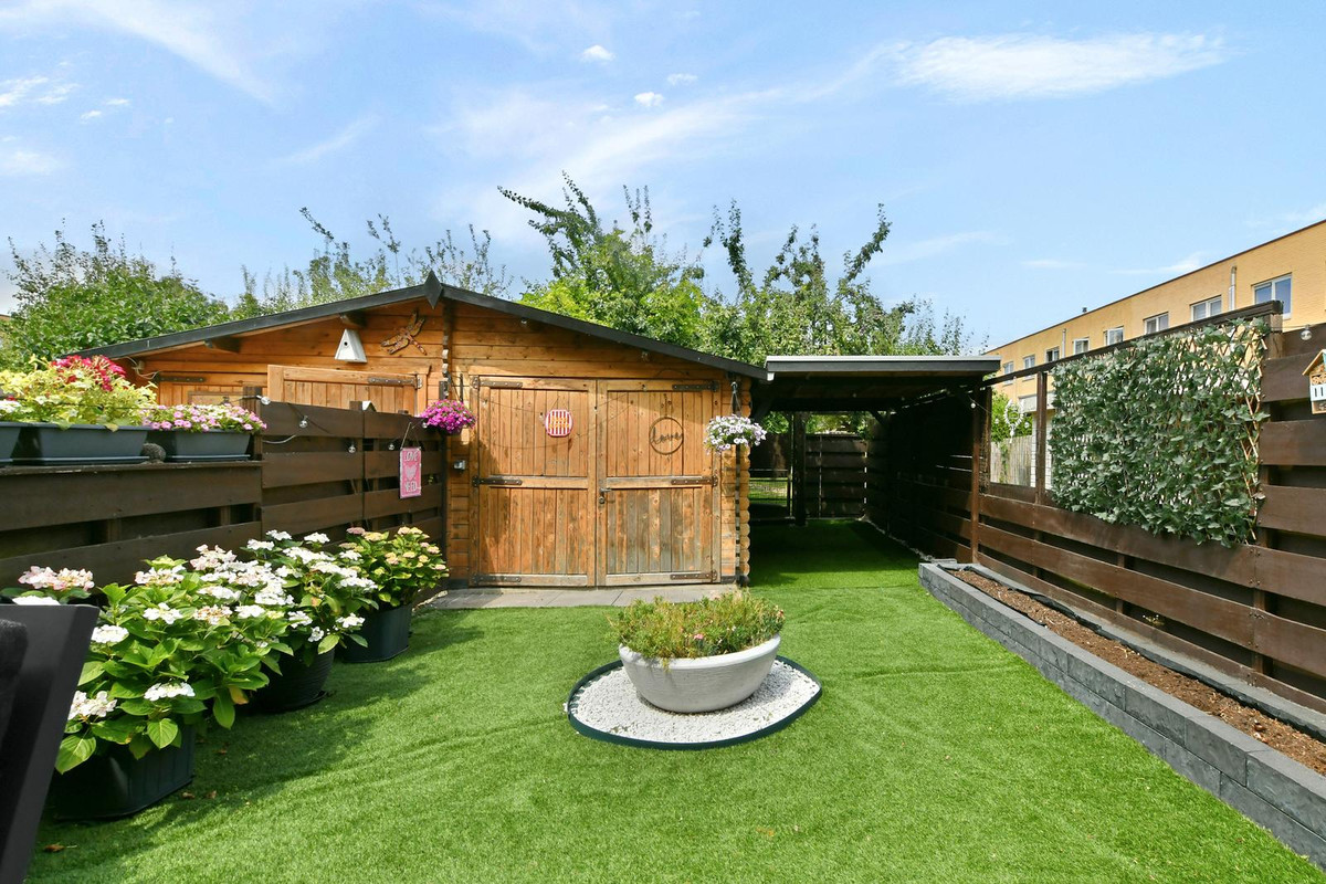 Tussenwoning te koop: Albaststraat 45, Almere