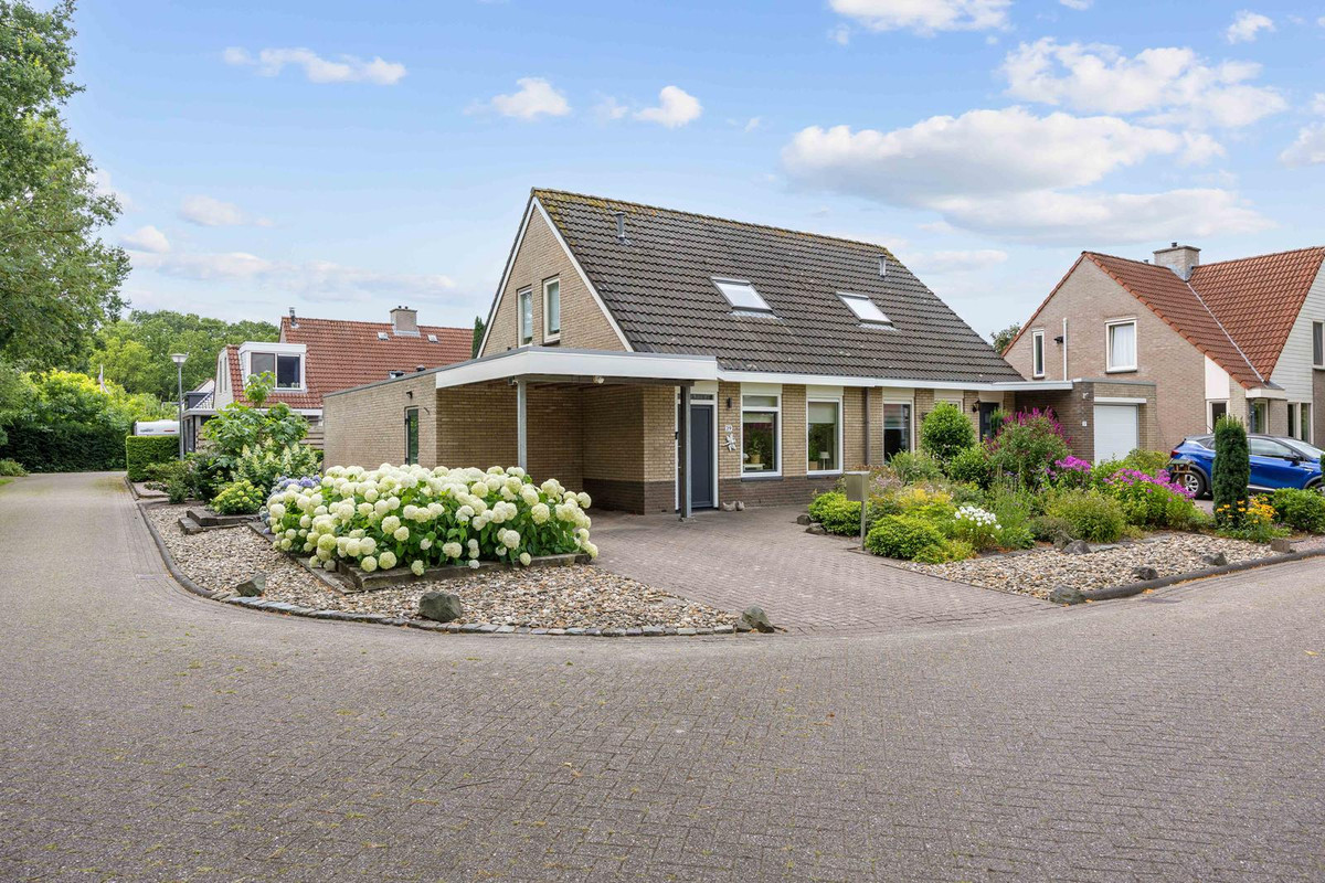 Twee-onder-één-kap te koop: Voeghouten 39, Slochteren