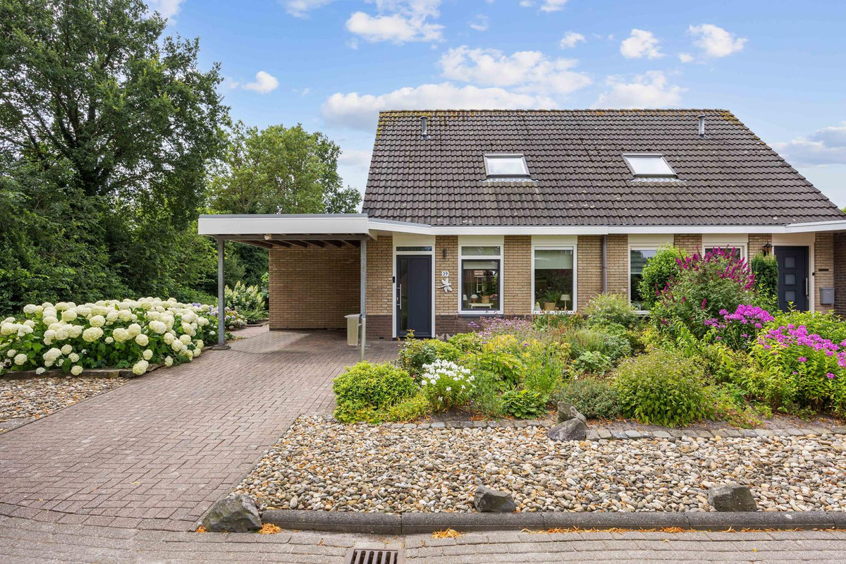 Twee-onder-één-kap te koop: Voeghouten 39, Slochteren