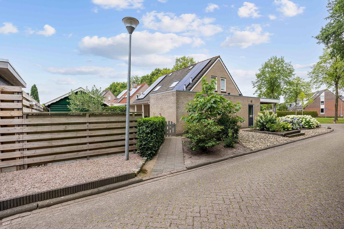 Twee-onder-één-kap te koop: Voeghouten 39, Slochteren