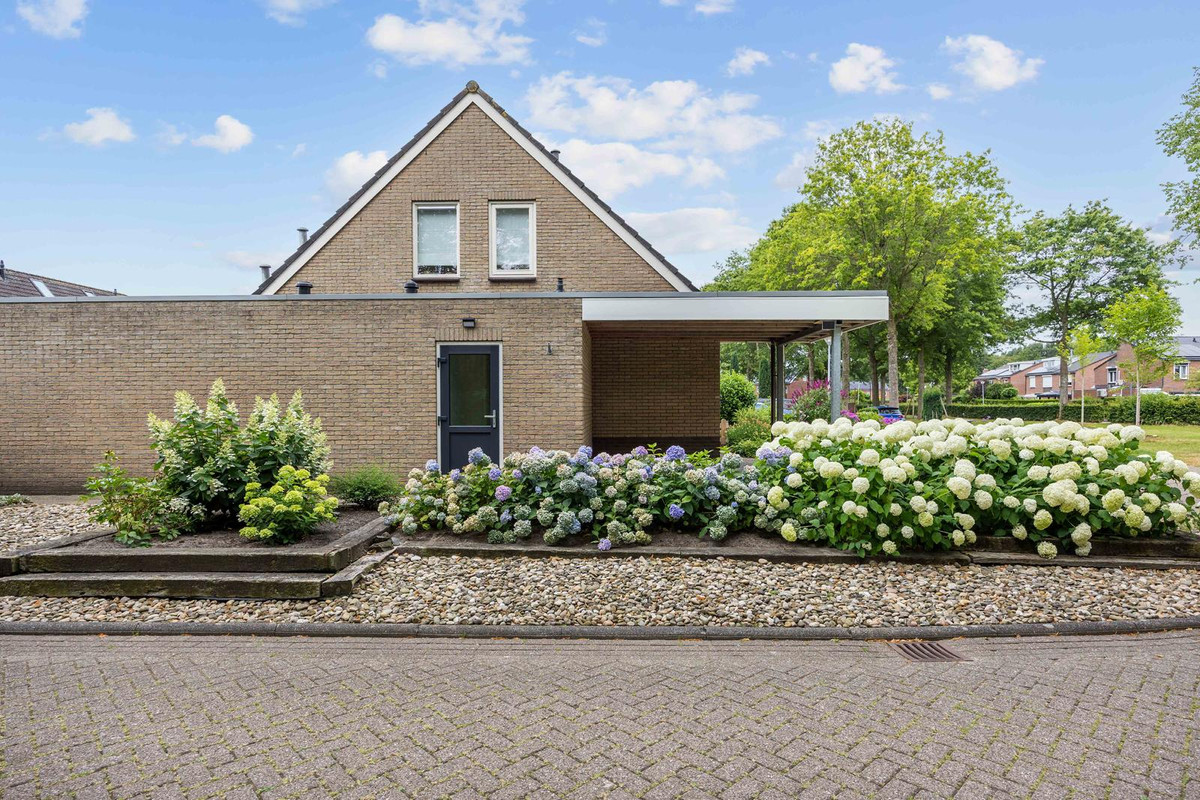 Twee-onder-één-kap te koop: Voeghouten 39, Slochteren