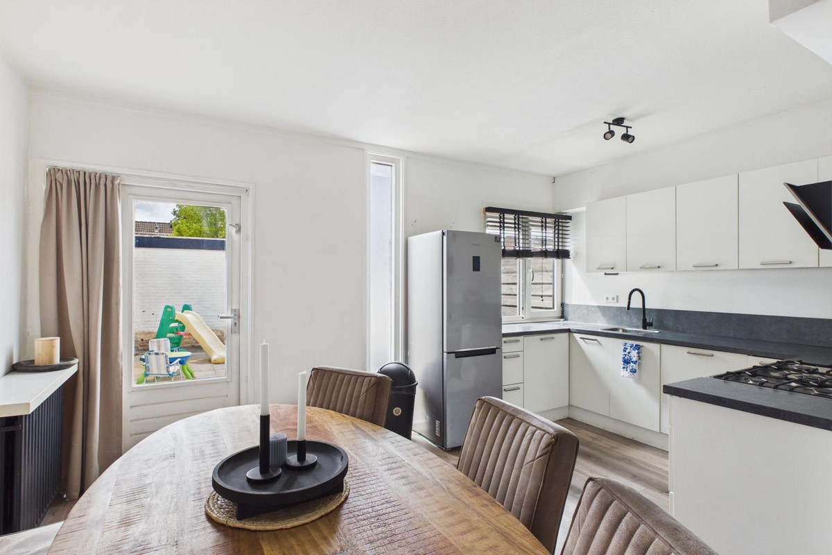 Tussenwoning te koop: Kanariesprenk 355, Vlissingen