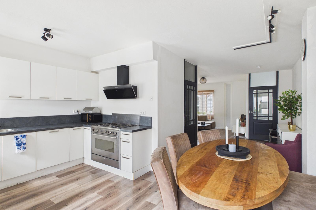 Tussenwoning te koop: Kanariesprenk 355, Vlissingen