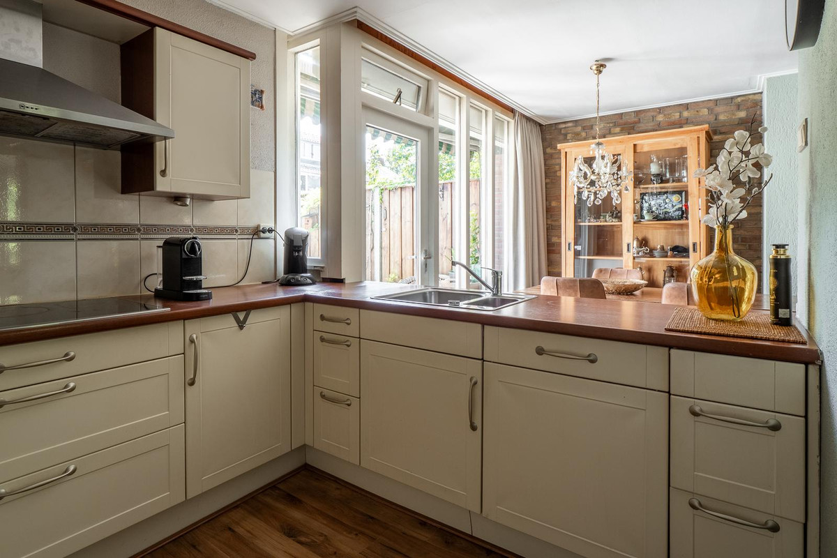 Tussenwoning te koop: Straatsburglaan 31, Enschede