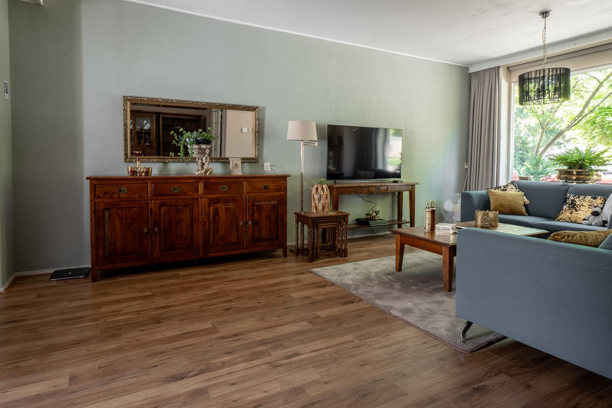 Tussenwoning te koop: Straatsburglaan 31, Enschede