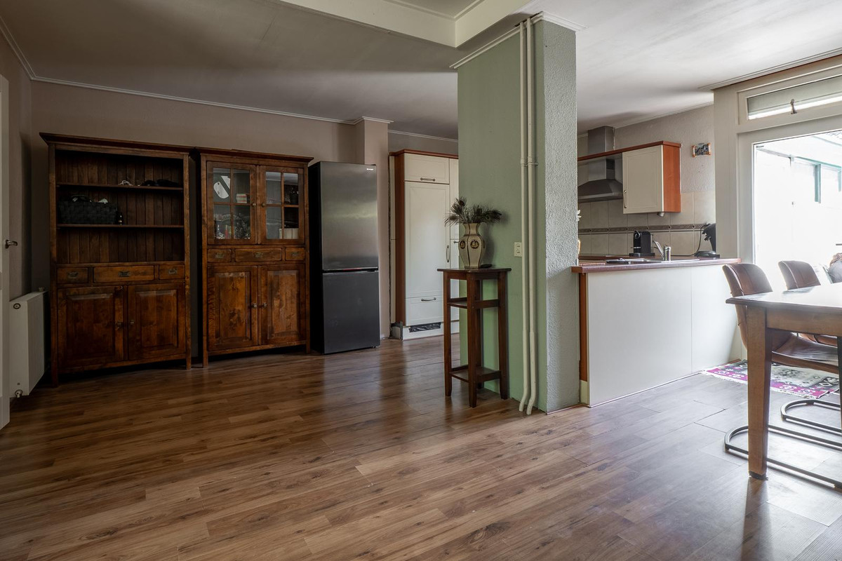 Tussenwoning te koop: Straatsburglaan 31, Enschede