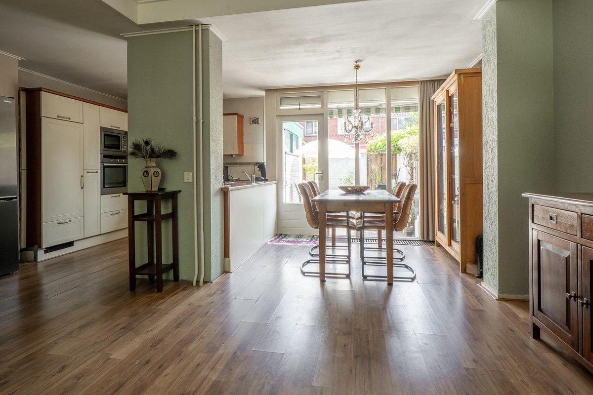 Tussenwoning te koop: Straatsburglaan 31, Enschede