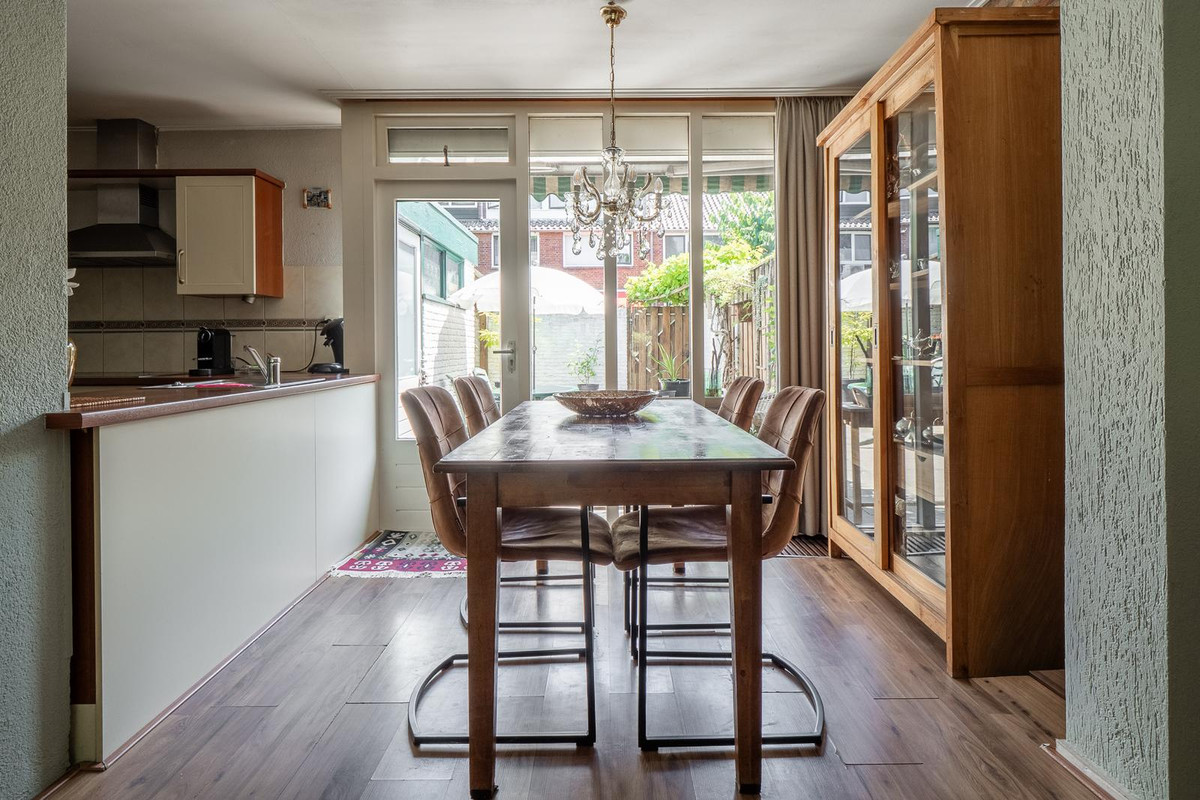 Tussenwoning te koop: Straatsburglaan 31, Enschede