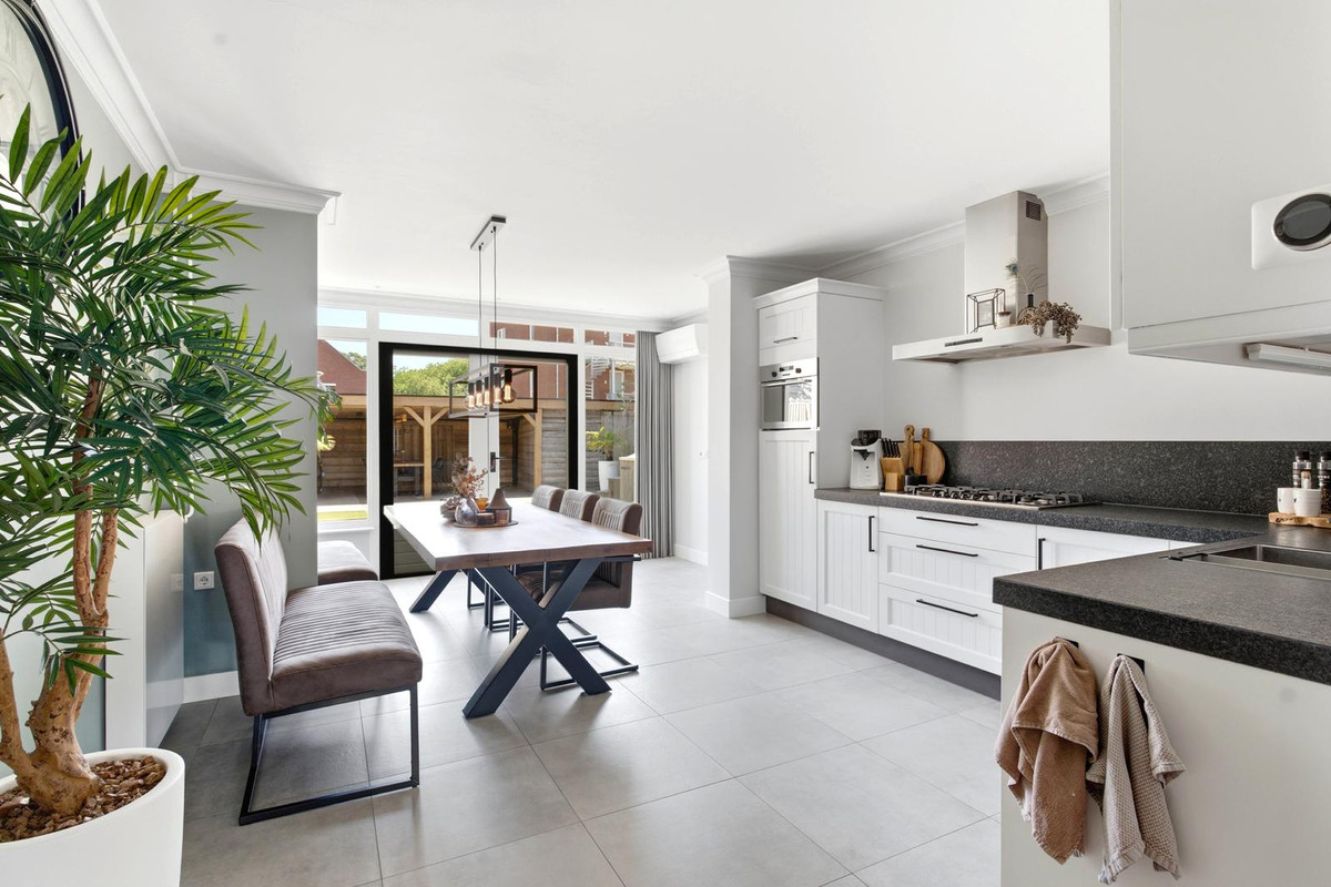Twee-onder-één-kap te koop: Espenstraat 2, Langenboom