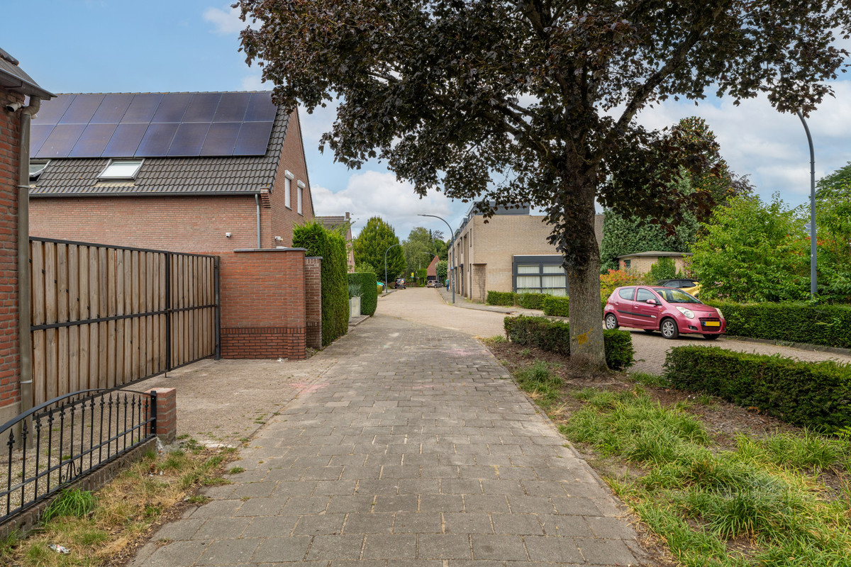 Twee-onder-één-kap te koop: Trampad 6, Sprang-Capelle