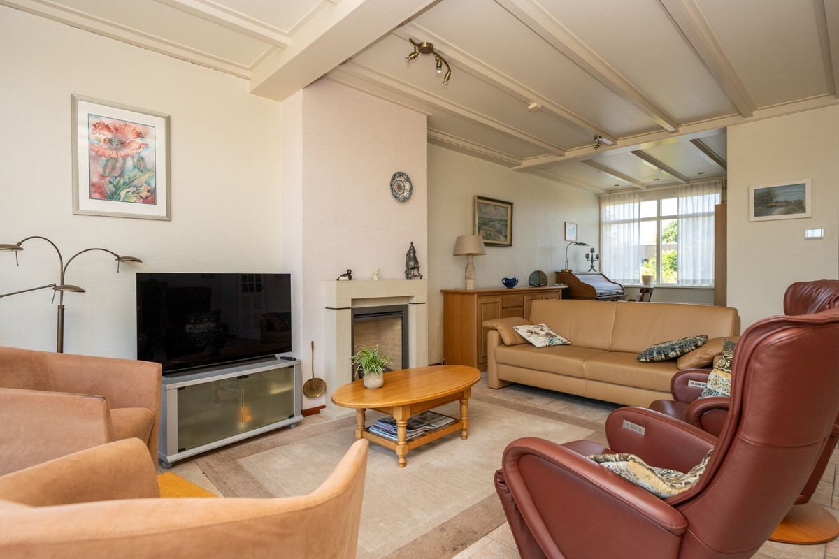 Tussenwoning te koop: Bernhardlaan 98, Den Burg